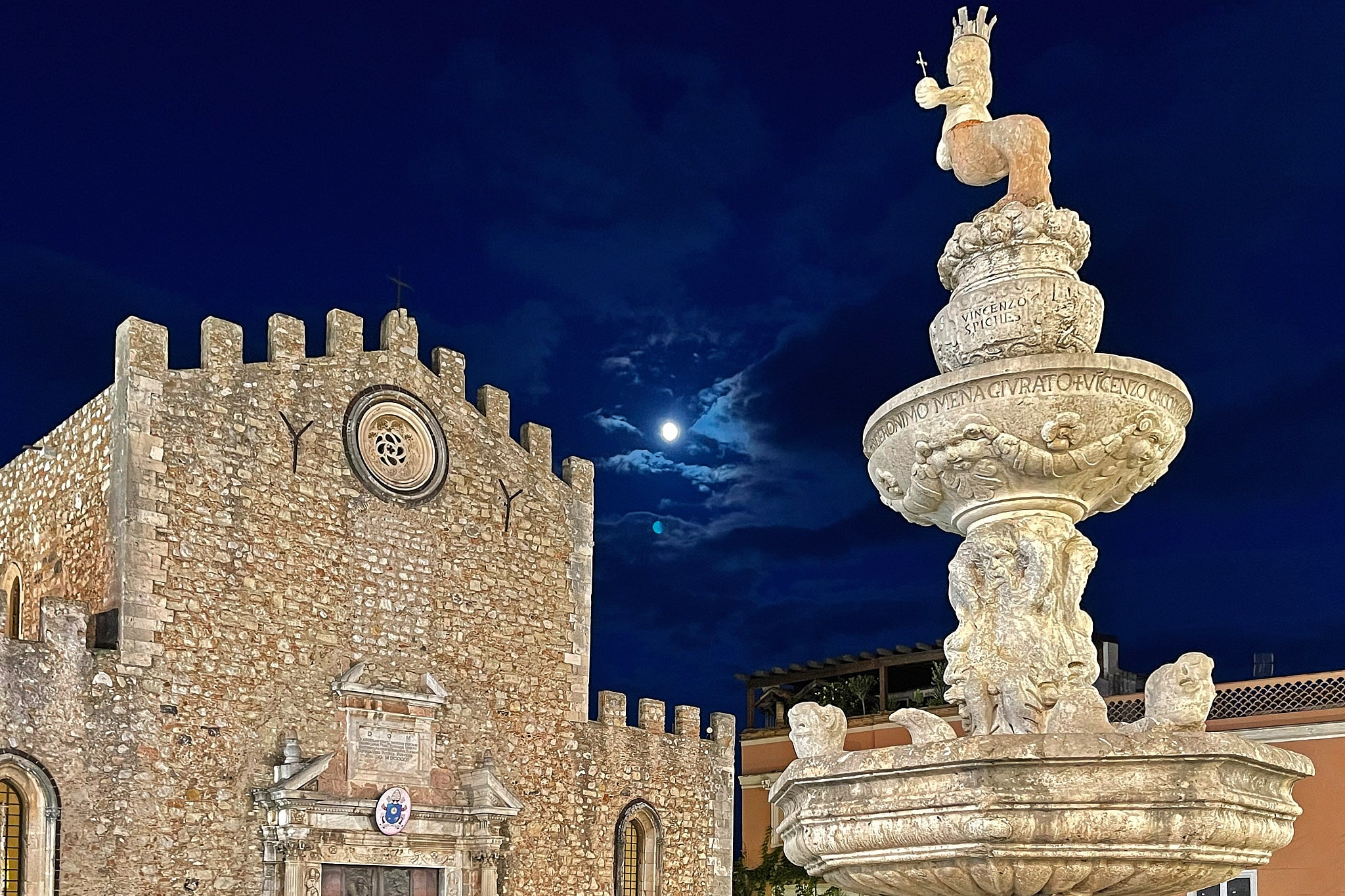 MySlowTrip - Italy sicily Taormina cathedral full moon